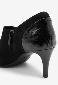 Next FOREVER COMFORTÂ® WITH MOTIONFLEX STILETTO TOWN SHOES - Klassiset nilkkurit - black