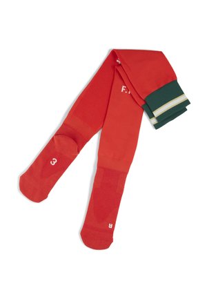 Rote Sportsocken mit grünem geripptem Bündchen, weißen Streifen und strukturiertem Fußbett, auf dessen Seiten die Zahlen "3" und "R" eingestrickt sind.