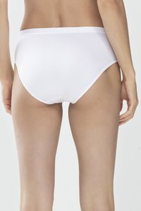 Slip in cotone bianco con design a gamba alta, texture morbida e cintura liscia. Nessun motivo visibile o dettagli hardware.