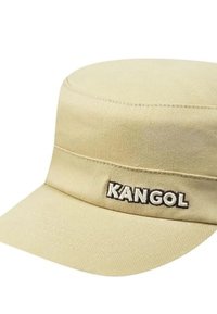 Beige Kangol-Cap aus Stoff mit flachem Oberteil und kurzem Schirm. Auf der Vorderseite befindet sich ein gesticktes Logo in Schwarz und Weiß.