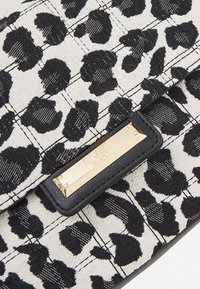 River Island Mala a tiracolo - black