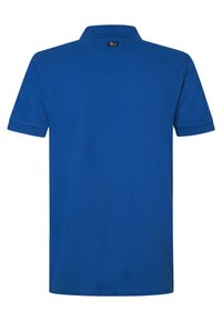 Modrá bavlněná polo tričko, krátké rukávy, límcový výstřih, hladká textura, obsahuje malou visačku na zadní straně, rovný lem na spodní části.