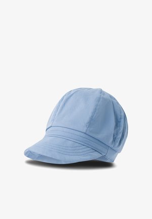 Casquette en tissu doux bleu clair avec des panneaux cousus et une visière courbée, présentée sur un fond blanc.