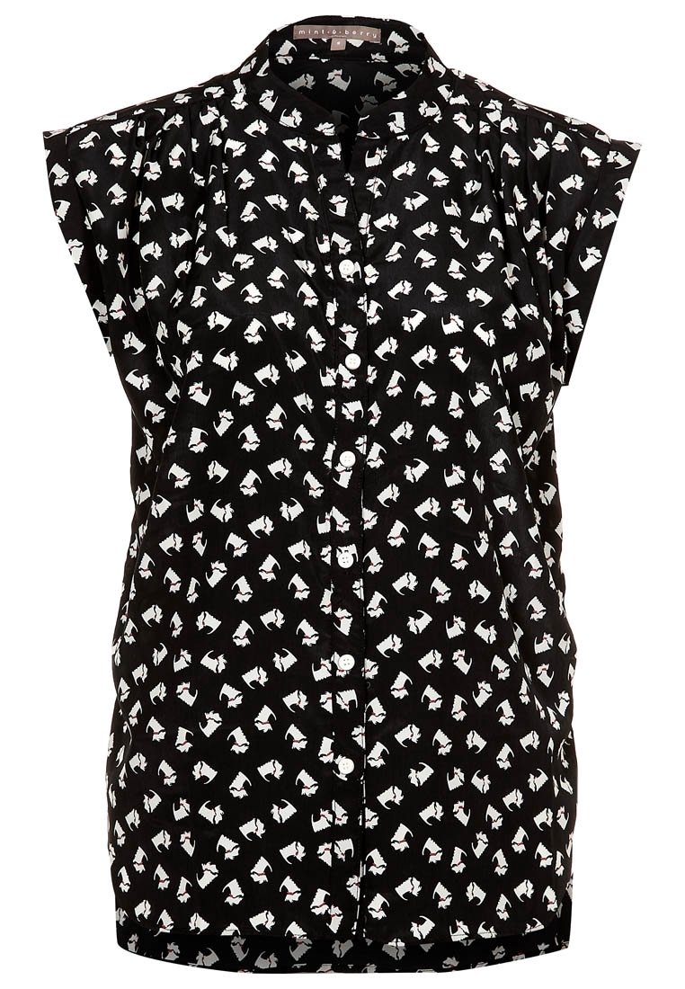 Camicia nera con bottoni sul davanti e maniche corte. Presenta un motivo di silhouette bianche e rosse, realizzata in tessuto leggero.