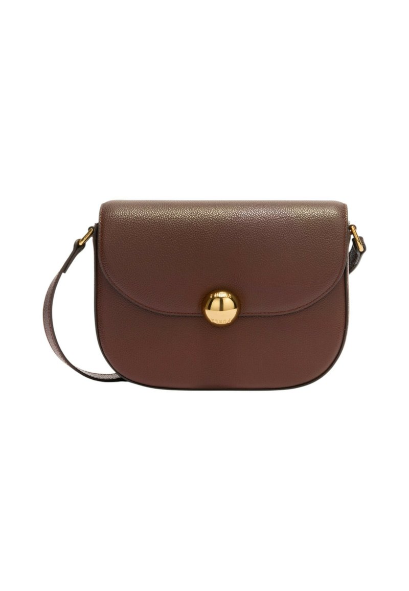 Borsa a tracolla in pelle marrone dalla forma arrotondata, con una chiusura circolare dorata e una tracolla sottile. Superficie lavorata con una finitura liscia.