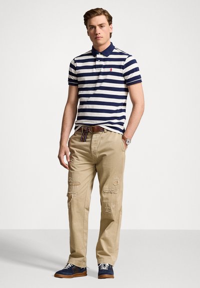 Polo Ralph Lauren CUSTOM SLIM FIT STRIPED MESH POLO SHIRT - Poloskjorter - deckwash white/newport navy