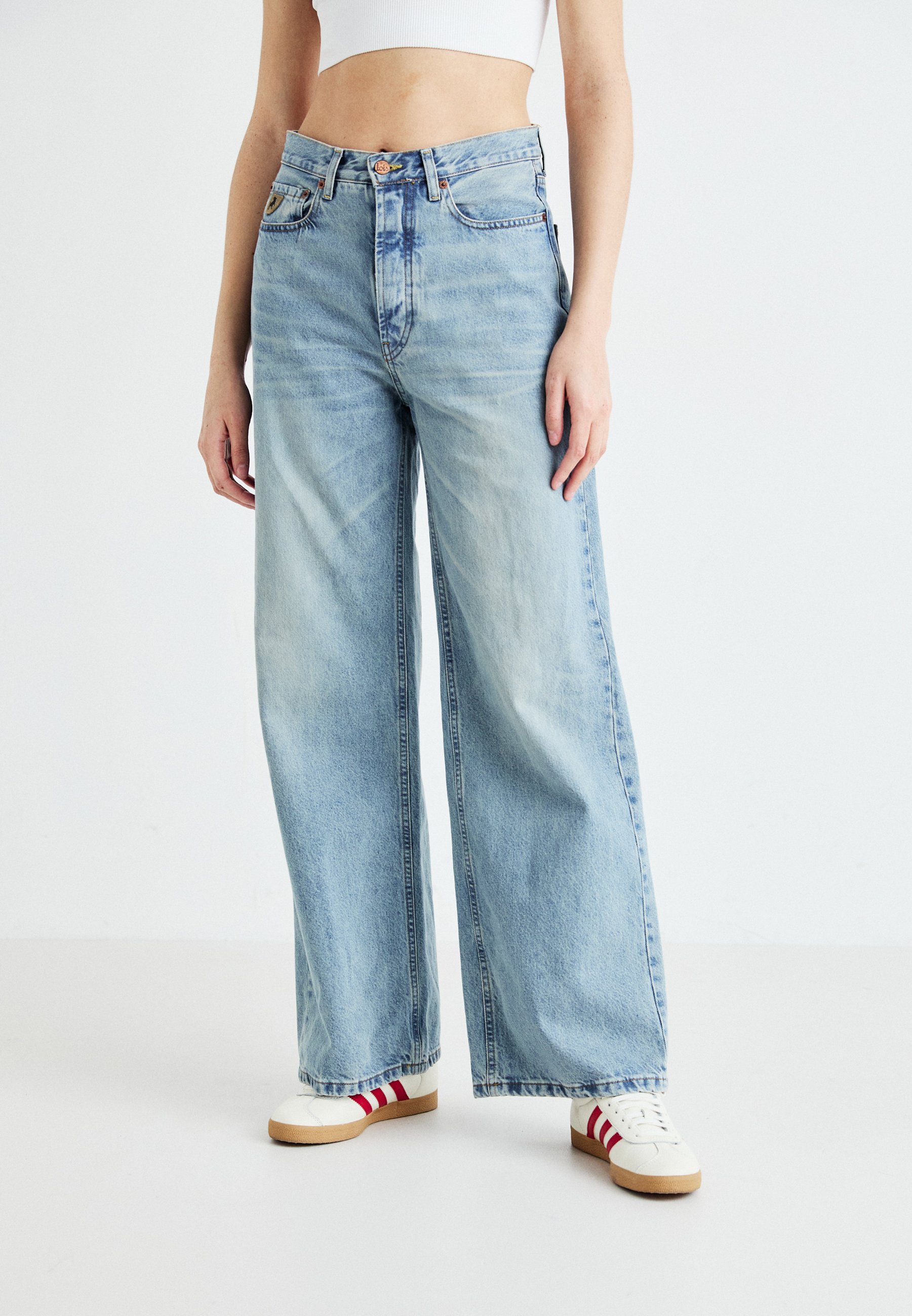 デニム・ジーパン LOIS JEANS LOIS JEANS Jeans Lois Georgia Wide Jeans - 2161736900 – The Funky Chameleon