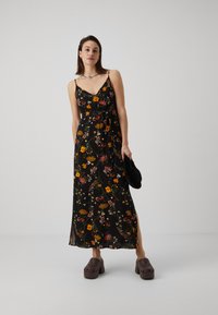 Vero Moda VMEASY SLIT MAXI V-NECK DRESS - Maksi suknelė - black/vicka