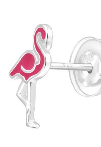 Orecchino a perno argentato con inserto in smalto rosa. Il design raffigura un flamingo in piedi su una gamba, con una finitura lucida.