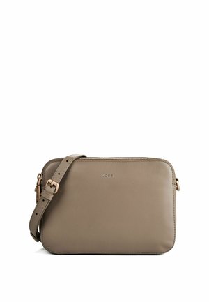 Lille taupe læder crossbody taske med justerbar rem og guldfarvet spænde, med lynlås og præget brandnavn foran.
