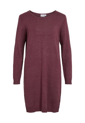 Robe tricotée bourgogne avec un col rond, des manches longues et des poignets côtelés. Présente des fentes latérales et une coupe décontractée. Texture douce.