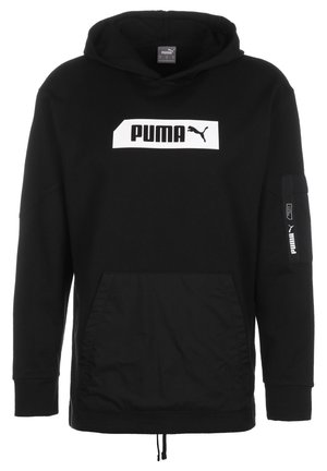 Musta huppari, jossa valkoinen Puma-logo, säädettävä kiristysnauha, kengurutasku ja sivussa korostelappu. Puuvillasekoite materiaali, rento istuvuus.