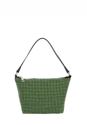 Groene handtas van pailletten met een zwart handvat, rechthoekige vorm en ritssluiting. Heeft een gestructureerd oppervlak met een ruitpatroon.