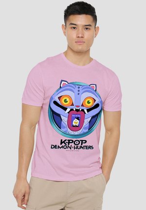 K-POP DEMON HUNTERS - CARTOON DERPY SAVE THE DATE - T-Shirt print - light pink