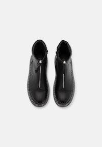 ONLY SHOES ONLBOSSI FRONT ZIP BOOT - Botas de tornozelo com plataforma - black