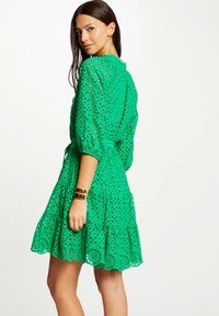 Morgan EMBROIDERED A-LINE MINI - Blusenkleid - vert