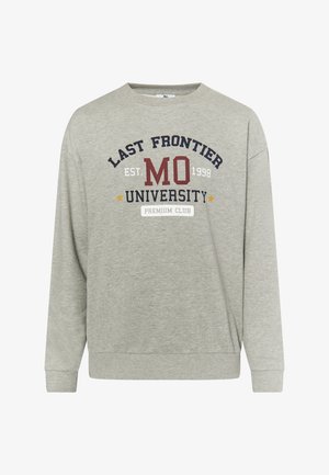 Grijze katoenen sweatshirt met ronde hals. Bevat bedrukte tekst: "LAST FRONTIER MO UNIVERSITY EST. 1998" in marineblauw en bordeauxrood, met gele sterren.