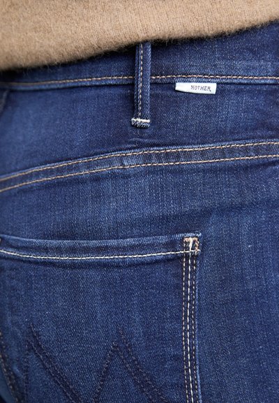 Mother THE HUSTLER FLOOD FRAY - Jean bootcut - dark blue