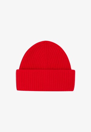 Rote gestrickte Mütze mit umgeschlagenem Bündchen. Verfügt über vertikale Rippenstruktur und eine weiche, strukturierte Oberfläche, die für Wärme und Komfort sorgt.