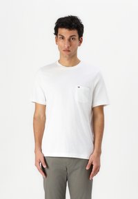 Tommy Hilfiger ESSENTIAL SOLID POCKET TEE - Basic T-shirt - white