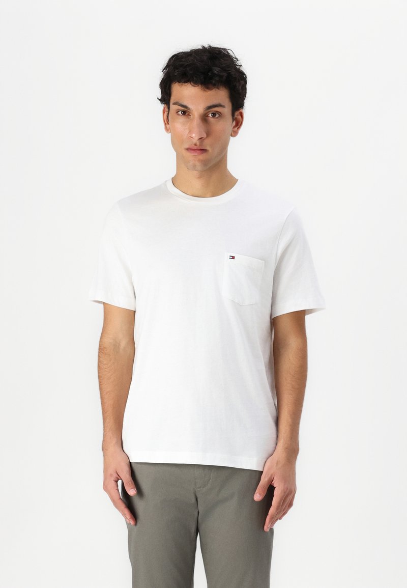 Tommy Hilfiger ESSENTIAL SOLID POCKET TEE - Basic T-shirt - white