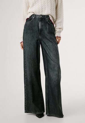 Jean en denim noir à jambe large et taille haute, avec des coutures discrètes, deux poches avant et une texture lisse.