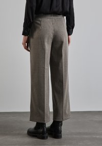Street One WIDE - Trousers - ashen maple beige