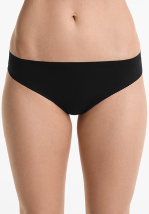 Zwarte bikini onderkant met een gladde textuur, laag uitgesneden ontwerp en minimalistische snit, zonder zichtbare hardware of versieringen.