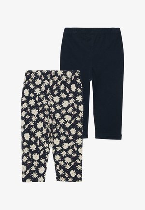 Dwie pary legginsów dla małych dzieci, jedne w jednolitym granatowym kolorze, a drugie granatowe z białym i różowym kwiatowym wzorem, obie z elastycznym pasem.