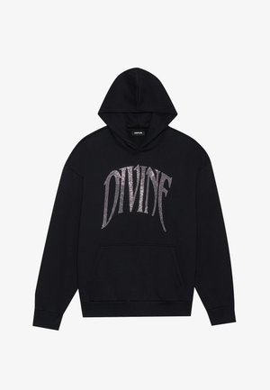 Schwarzer Hoodie mit einem großen, glitzernden "DIVINE"-Druck in Silber. Verfügt über eine Kängurutasche, eine Kapuze mit Zugband und gerippte Bündchen.