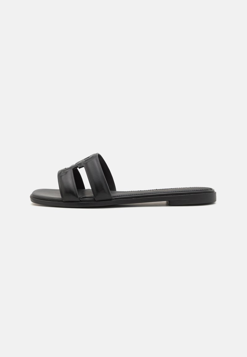 MULES ATTACHED TRIANGLE LOGO IN BLACK SHEARLING