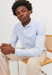 Jack & Jones JJESUMMER BAND LINEN MIX SHIRT - Marškiniai - blue