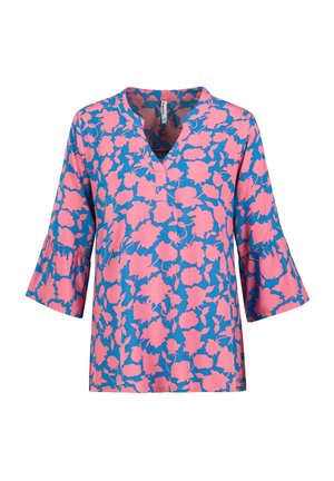 Mehrfarbige Bluse mit blauem Hintergrund und rosa Blumenmuster, V-Ausschnitt und drei Viertel-Bellärmeln. Aus weichem Stoff gefertigt.