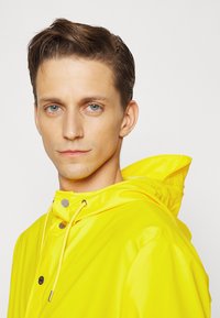Rains JACKET UNISEX - Parca - yellow