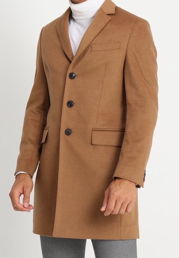 Brauner Wollmischmantel mit strukturierten Schultern, Reverskragen, vier Knöpfen, zwei frontalen Taschen und einer glatten Textur.