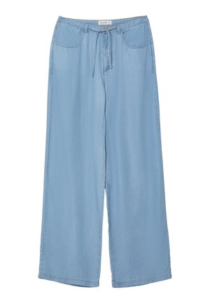 Hellblaue weite Hose mit Vordertaschen und Kordelzug in der Taille, aus weichem Denimstoff.