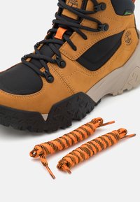 Timberland MOTION SCRAMBLE WP - Augsti sporta apavi - wheat