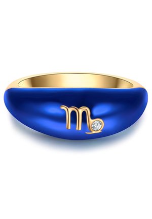 Niebiesko-złoty pierścionek z złotym symbolem znaku zodiaku Panna oraz małym diamentowym akcentem na gładkiej, zakrzywionej powierzchni.