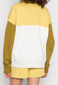 Nike Sportswear Mikina - yellow