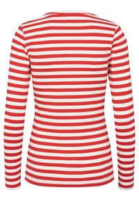 Langärmlig, aansluitend shirt met horizontale rode en witte strepen, geribbelde textuur en een ronde hals, gezien van achteren.