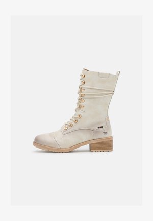 Beige Leder-Ankle Boots mit Schnürung, goldfarbenen Ösen, einem Blockabsatz und einer kleinen Pferdesilhouette an der Seite.