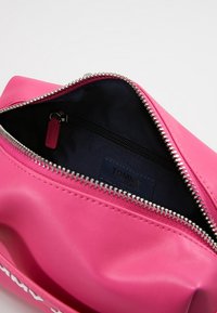 Tommy Jeans Handbag - pink
