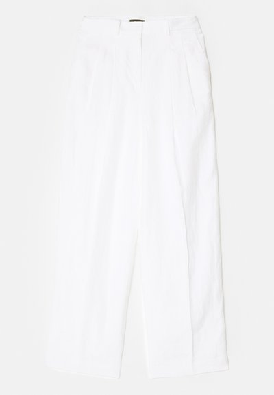 Λευκά λινά παντελόνια με χαλαρή εφαρμογή, διαθέτοντας πιετούλες μπροστά, πλαϊνές τσέπες και απαλό υφή. Απλός σχεδιασμός με καθαρή σιλουέτα.