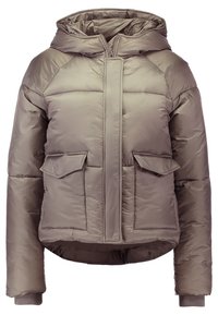 Polstret jakke i lys taupe med hætte, frontlynlås, to store klaplommer og ribbede manchetter. Glat, blankt stoffinish.