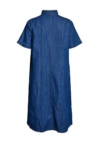 Denimklänning med krage, korta ärmar och en lös design som når knäna. Har vertikal sömnad och en rak fåll.