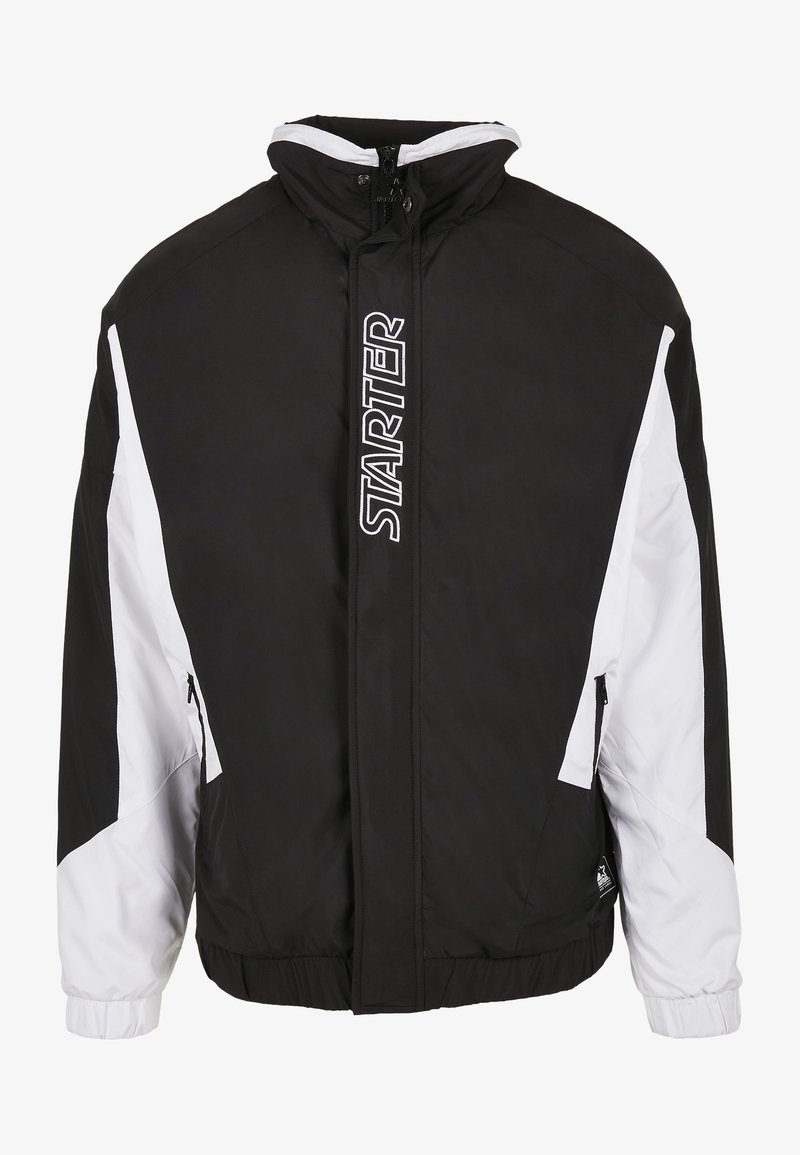 Čierno-biela zip-up bunda s vysokým golierom, elastickými manžetami, bočnými vreckami a logom "STARTER" na prednej strane. Má športový dizajn.
