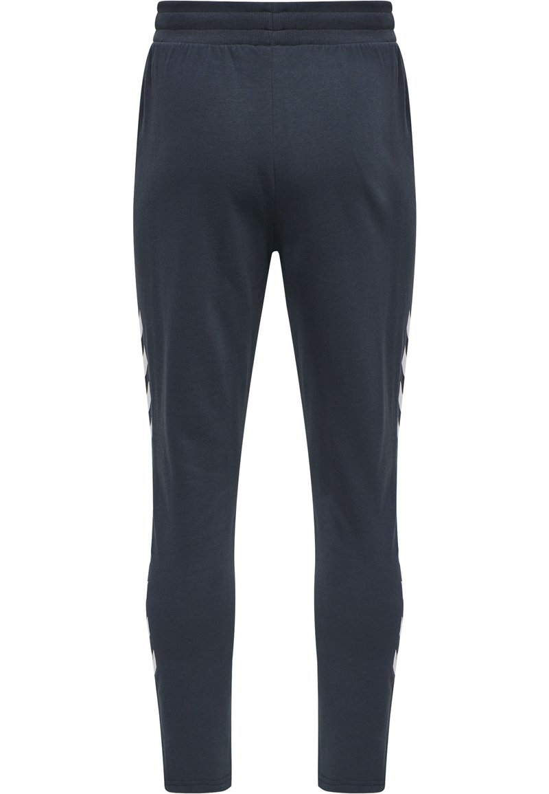 Pantalones deportivos azul marino con una cintura elástica, corte ajustado y franjas blancas contrastantes a los lados. Material suave de mezcla de algodón.