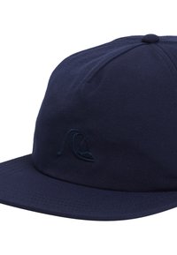 Gorra de color azul marino hecha de algodón, con visera plana y logo de ola bordado en la parte frontal. Tejido texturizado con una forma estructurada.