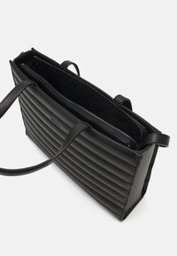 Calvin Klein LINE QUILT MEDIUM TOTE - Bolso shopping - black