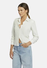 Nicowa MIT SCHULTERPOLSTER CAMIWA - Button-down blouse - weiß